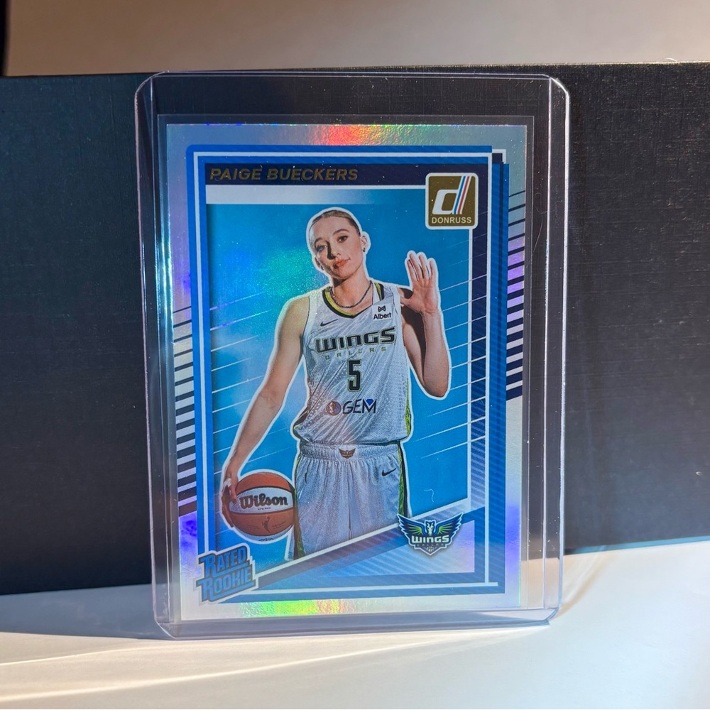 Paige Bueckers Holo Foil Rookie Basketball Card